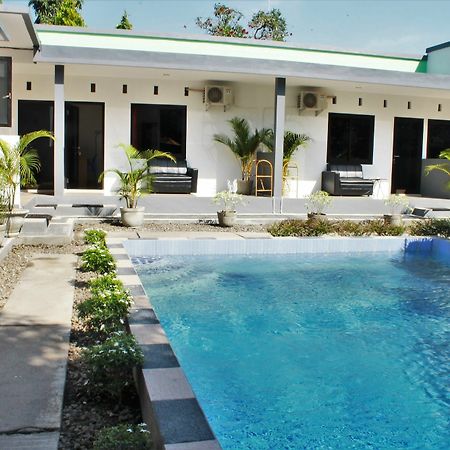 Yuliana Homestay ซานูร์ ภายนอก รูปภาพ