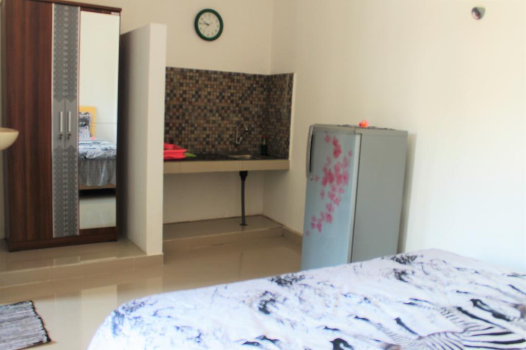 Yuliana Homestay ซานูร์ ภายนอก รูปภาพ