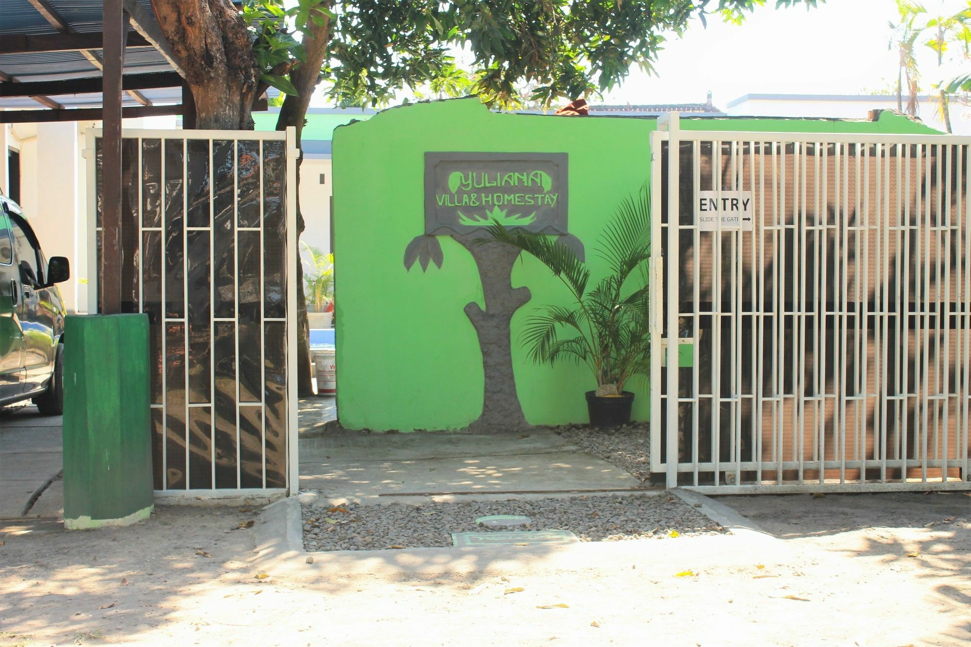 Yuliana Homestay ซานูร์ ภายนอก รูปภาพ