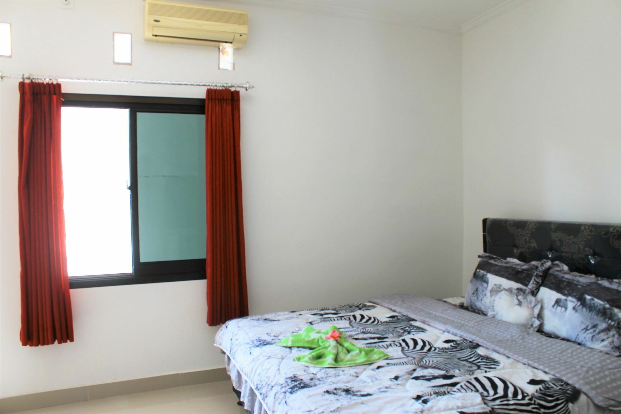 Yuliana Homestay ซานูร์ ภายนอก รูปภาพ