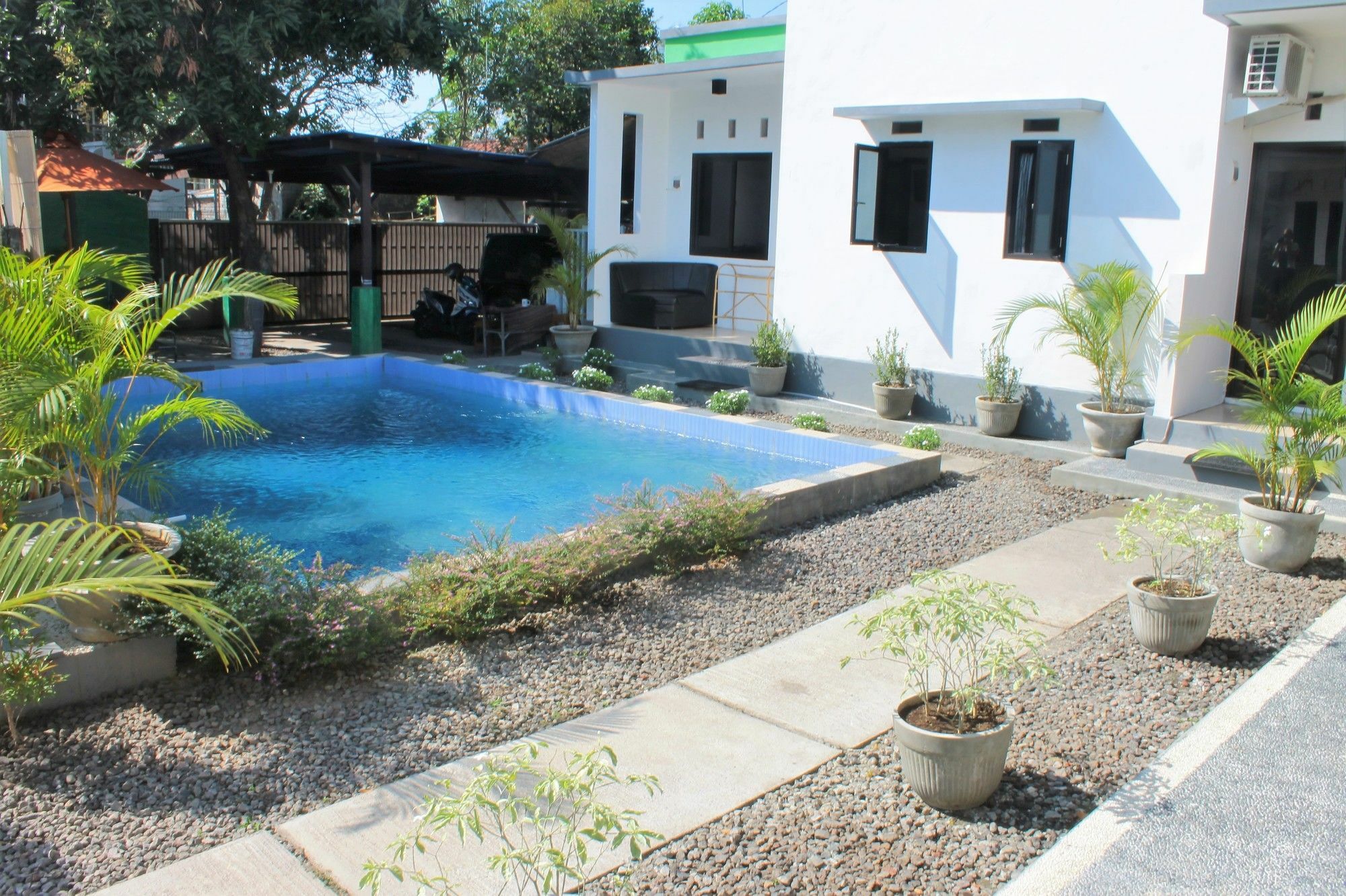 Yuliana Homestay ซานูร์ ภายนอก รูปภาพ