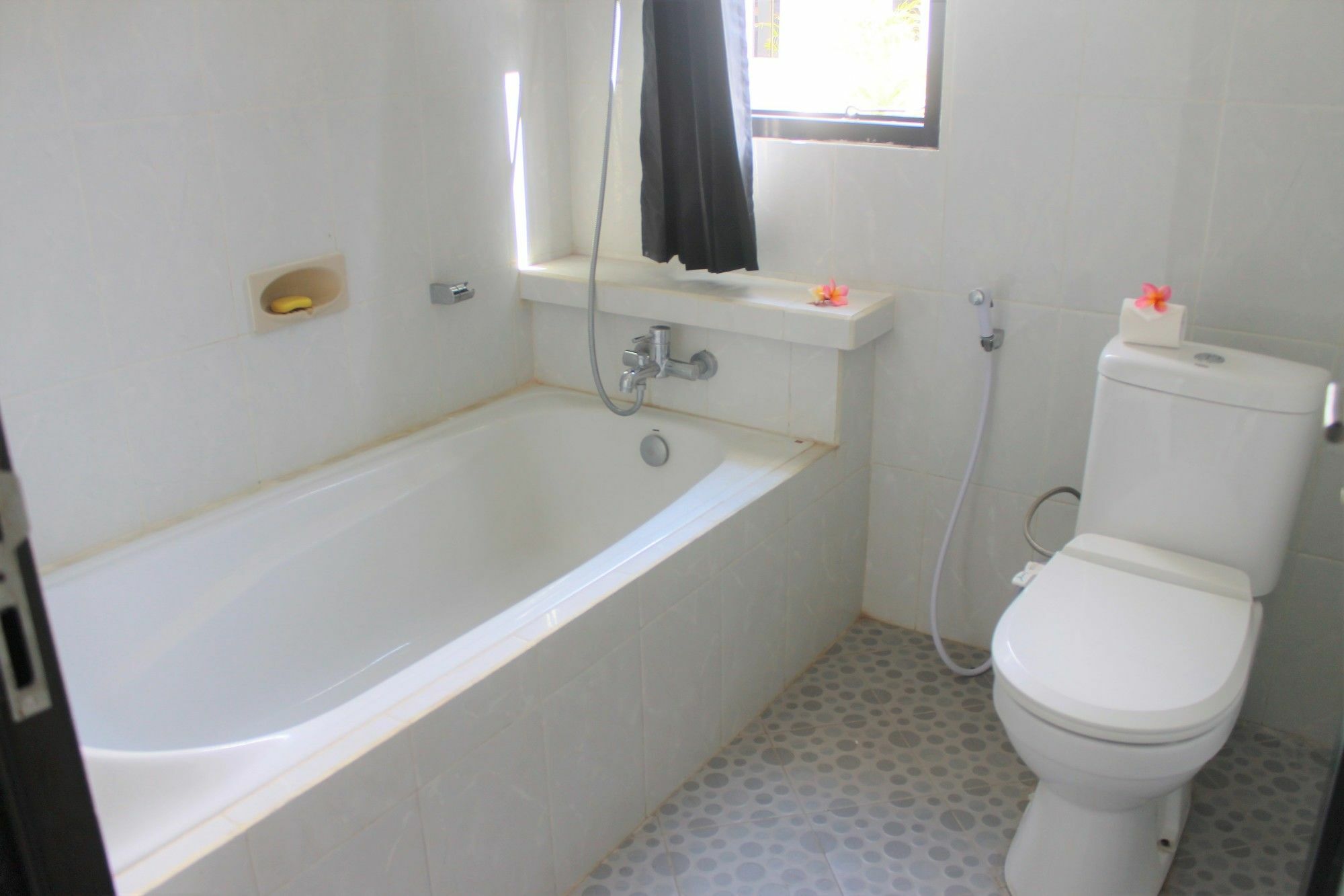 Yuliana Homestay ซานูร์ ภายนอก รูปภาพ