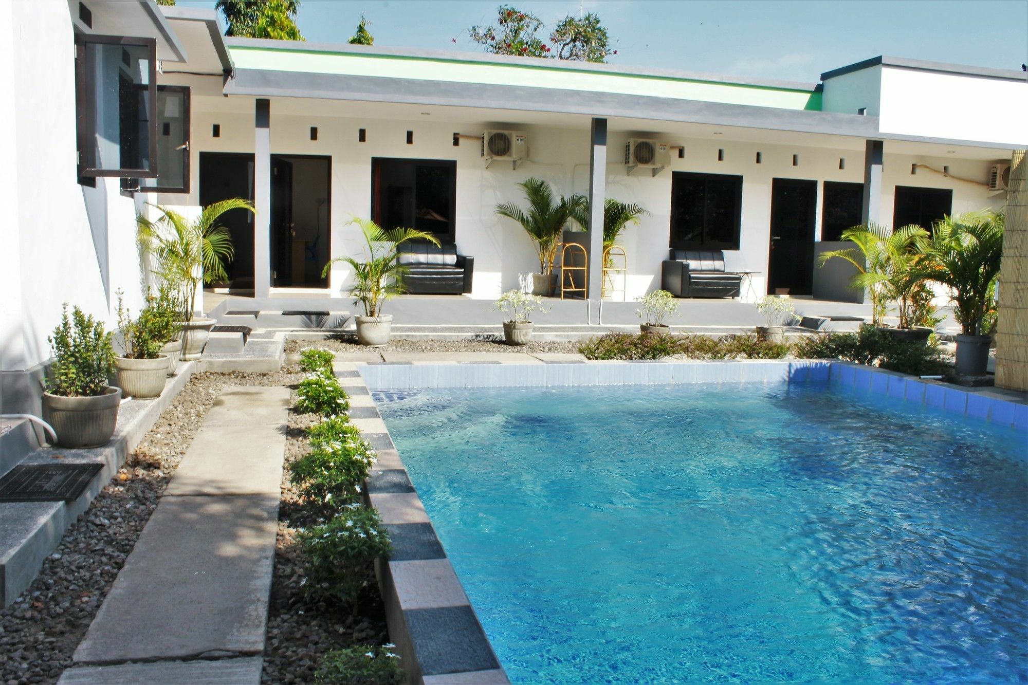 Yuliana Homestay ซานูร์ ภายนอก รูปภาพ