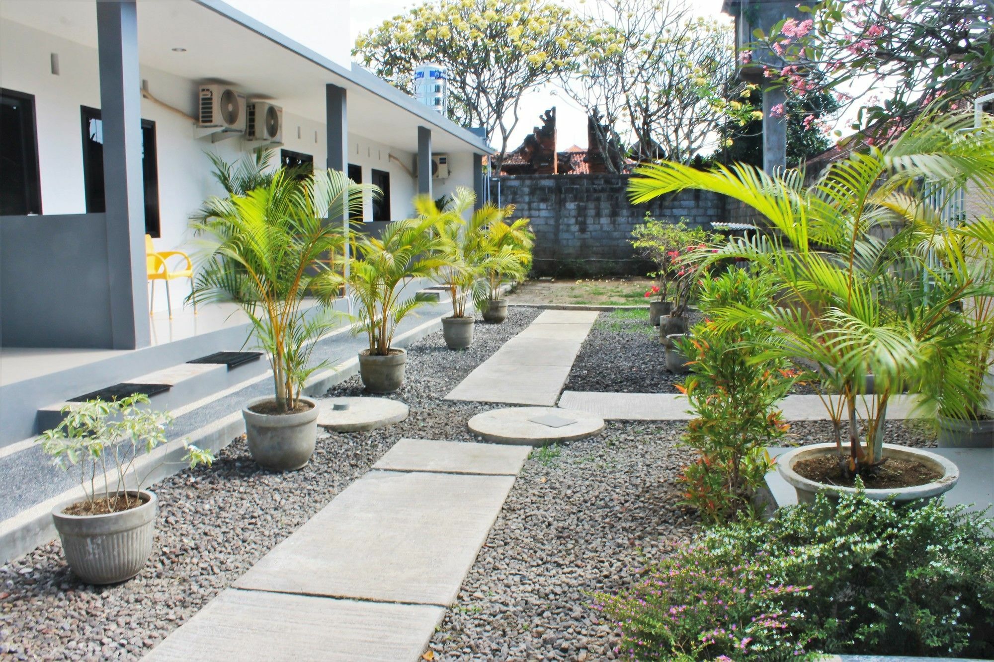 Yuliana Homestay ซานูร์ ภายนอก รูปภาพ