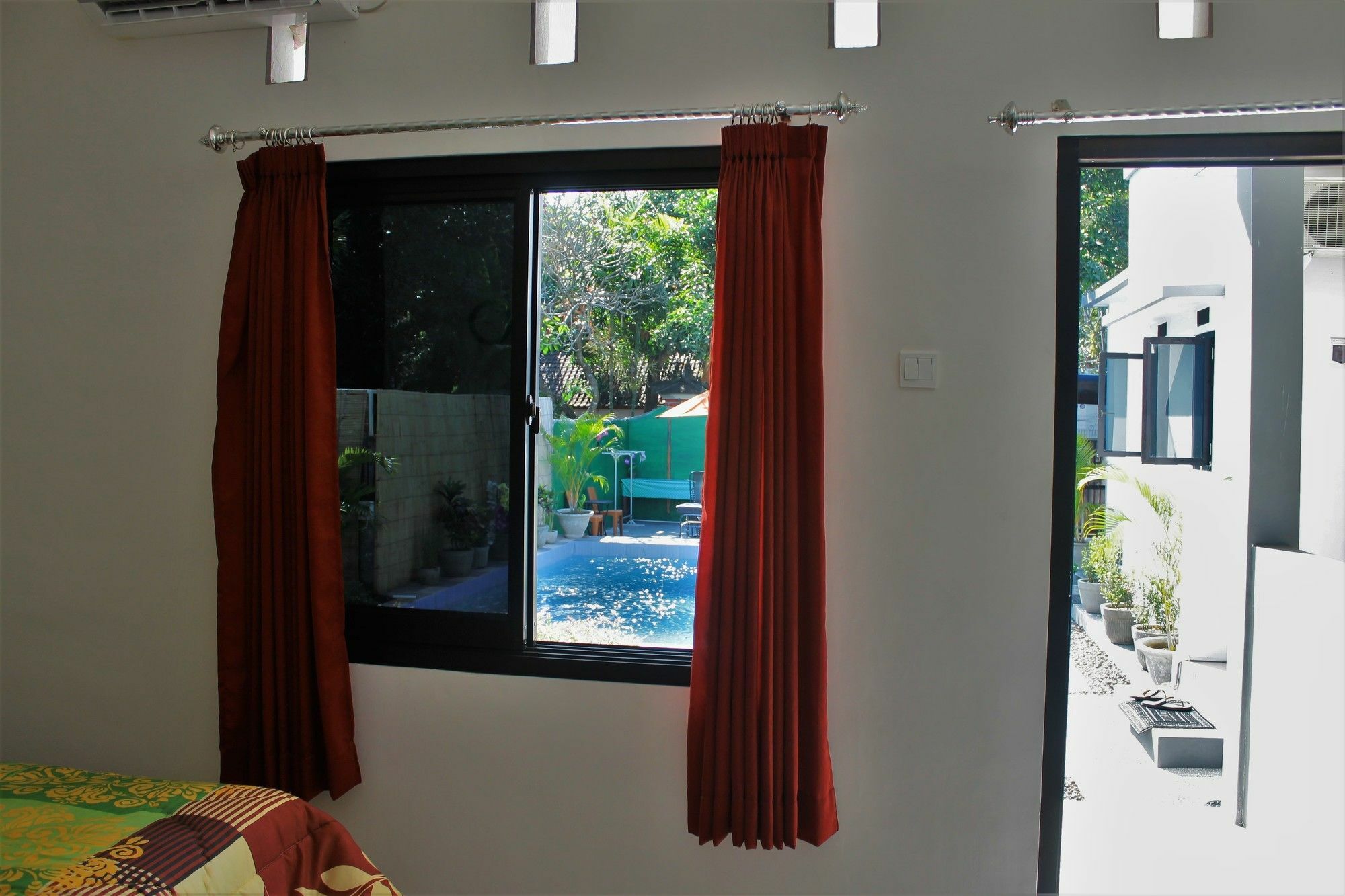 Yuliana Homestay ซานูร์ ภายนอก รูปภาพ