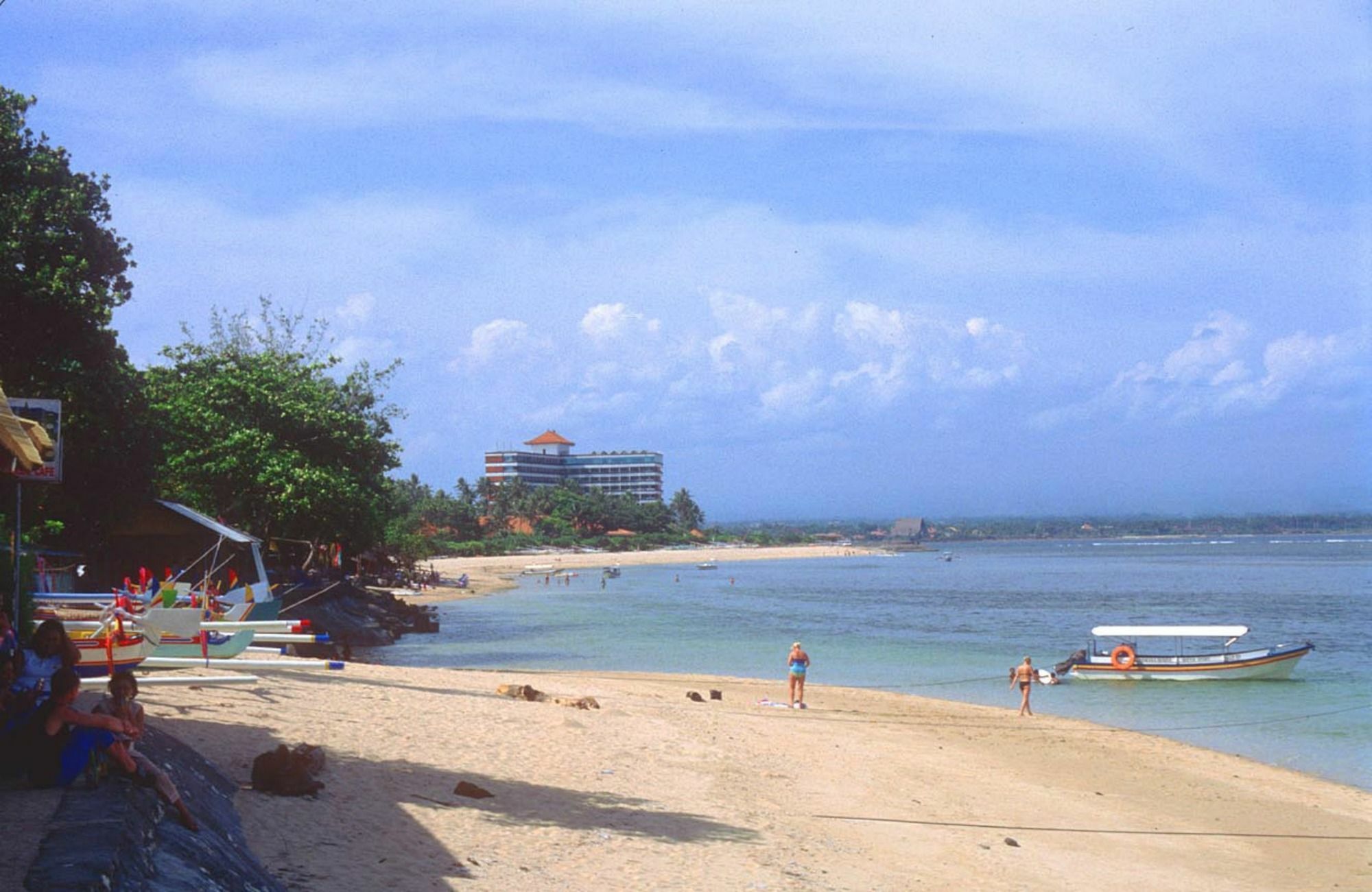 Yuliana Homestay ซานูร์ ภายนอก รูปภาพ