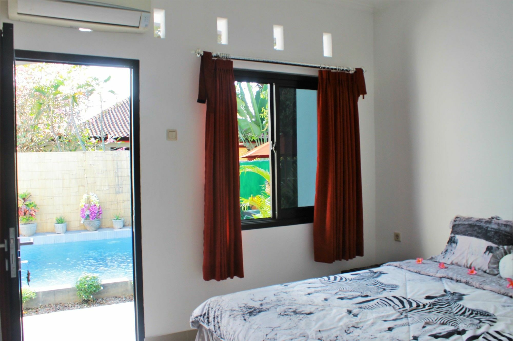 Yuliana Homestay ซานูร์ ภายนอก รูปภาพ