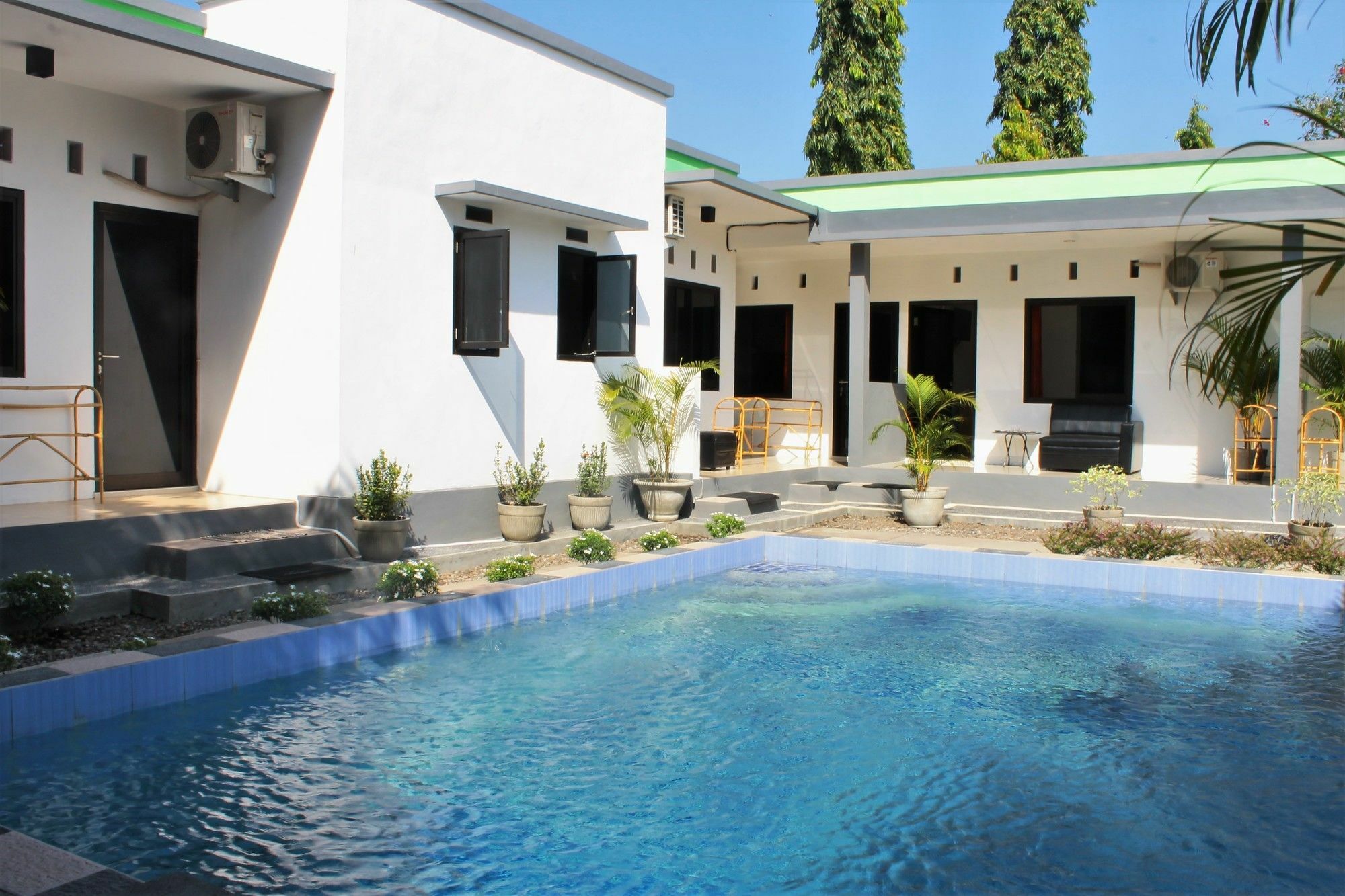 Yuliana Homestay ซานูร์ ภายนอก รูปภาพ