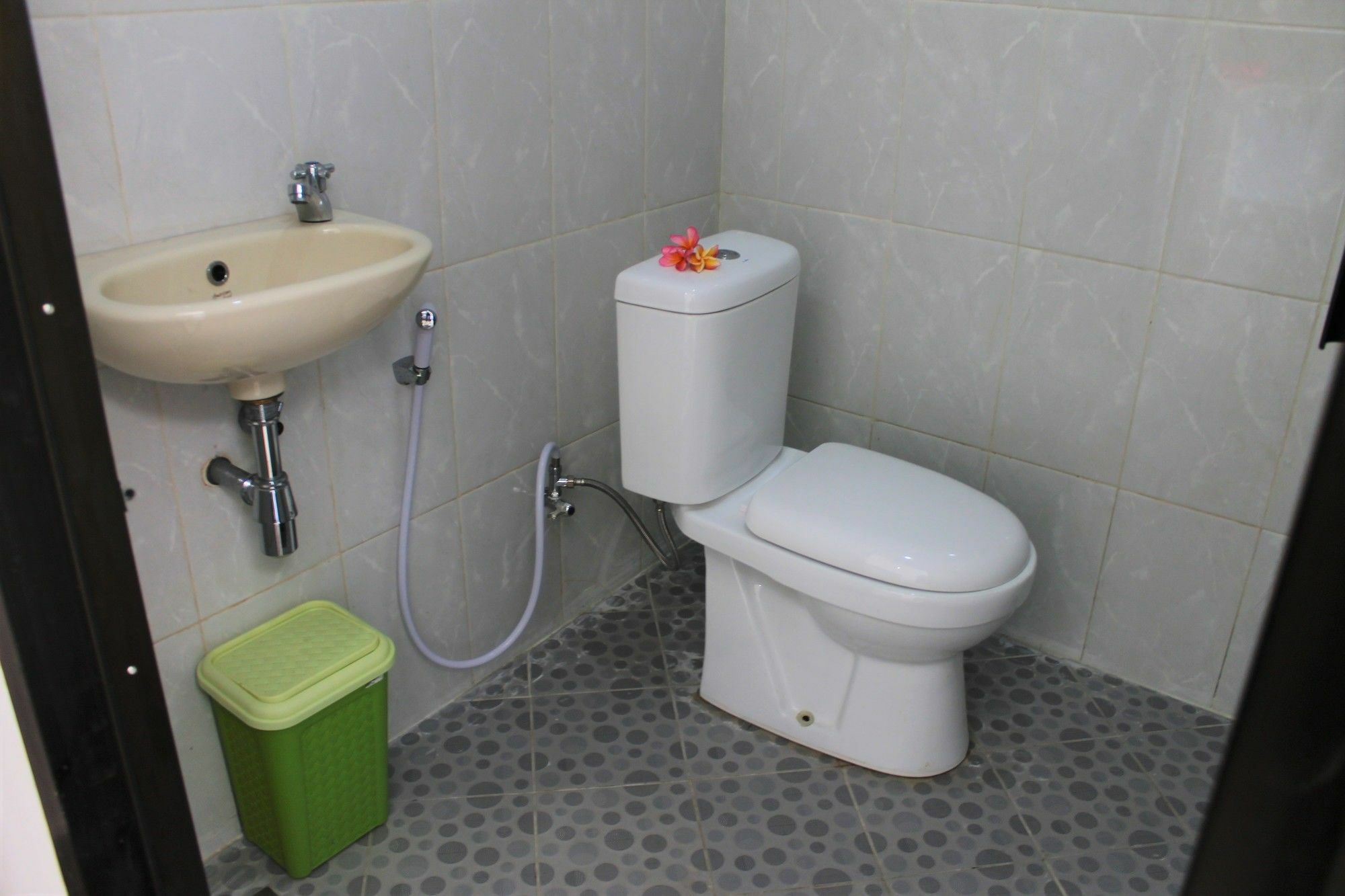 Yuliana Homestay ซานูร์ ภายนอก รูปภาพ