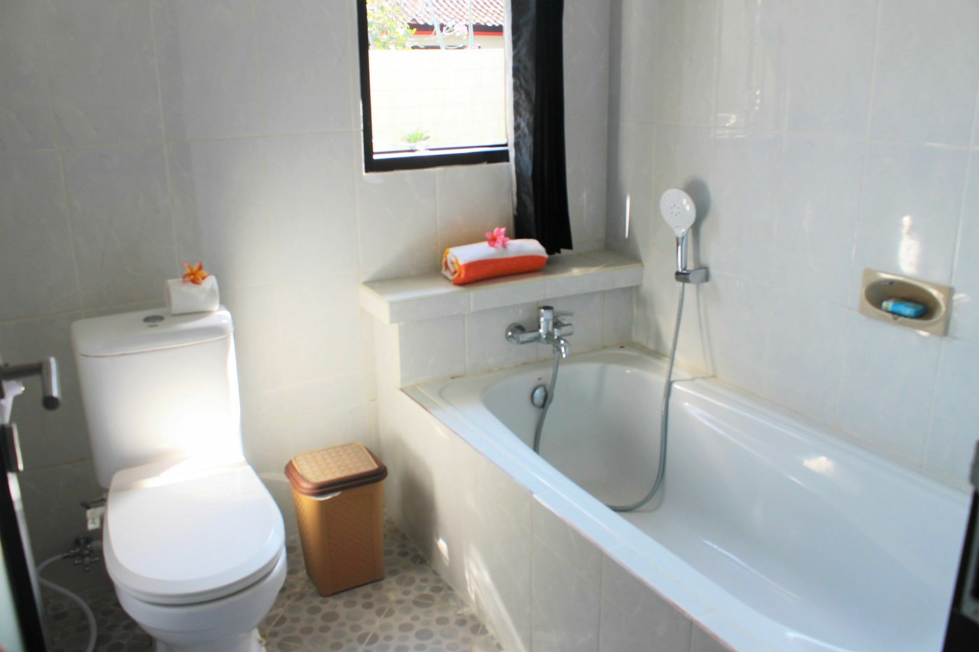 Yuliana Homestay ซานูร์ ภายนอก รูปภาพ